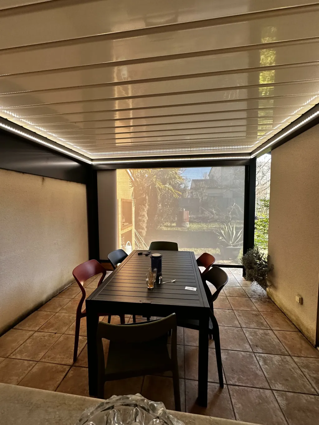 Pose de pergola bioclimatique avec LED à Toulouse